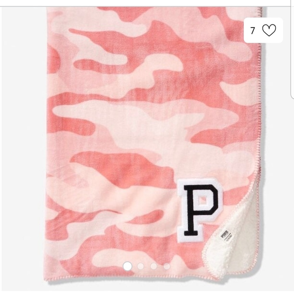 💗 NIP! VS Pink oversized camo sherpa queen blanket